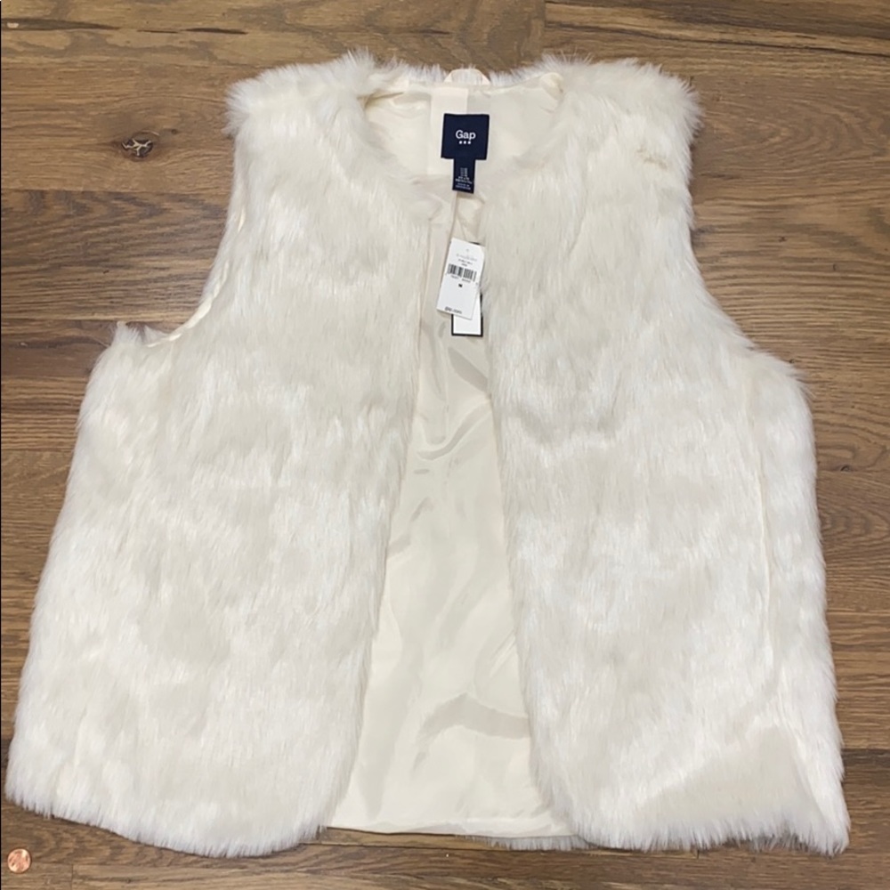 NWT gap faux fur vest